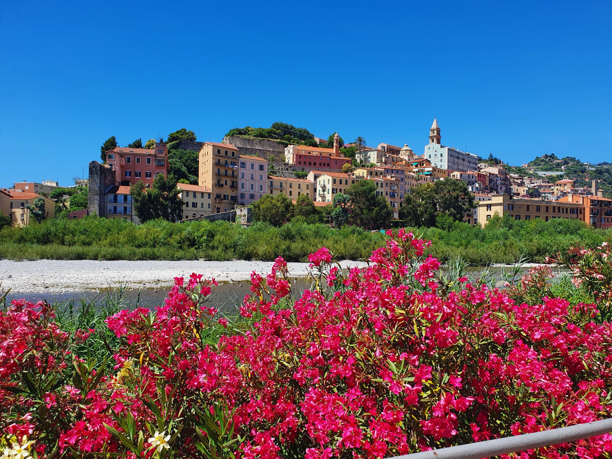 VENTIMIGLIA ALTA – Il fascino di un borgo incantevole e la bellezza delle baie nascoste. · 6