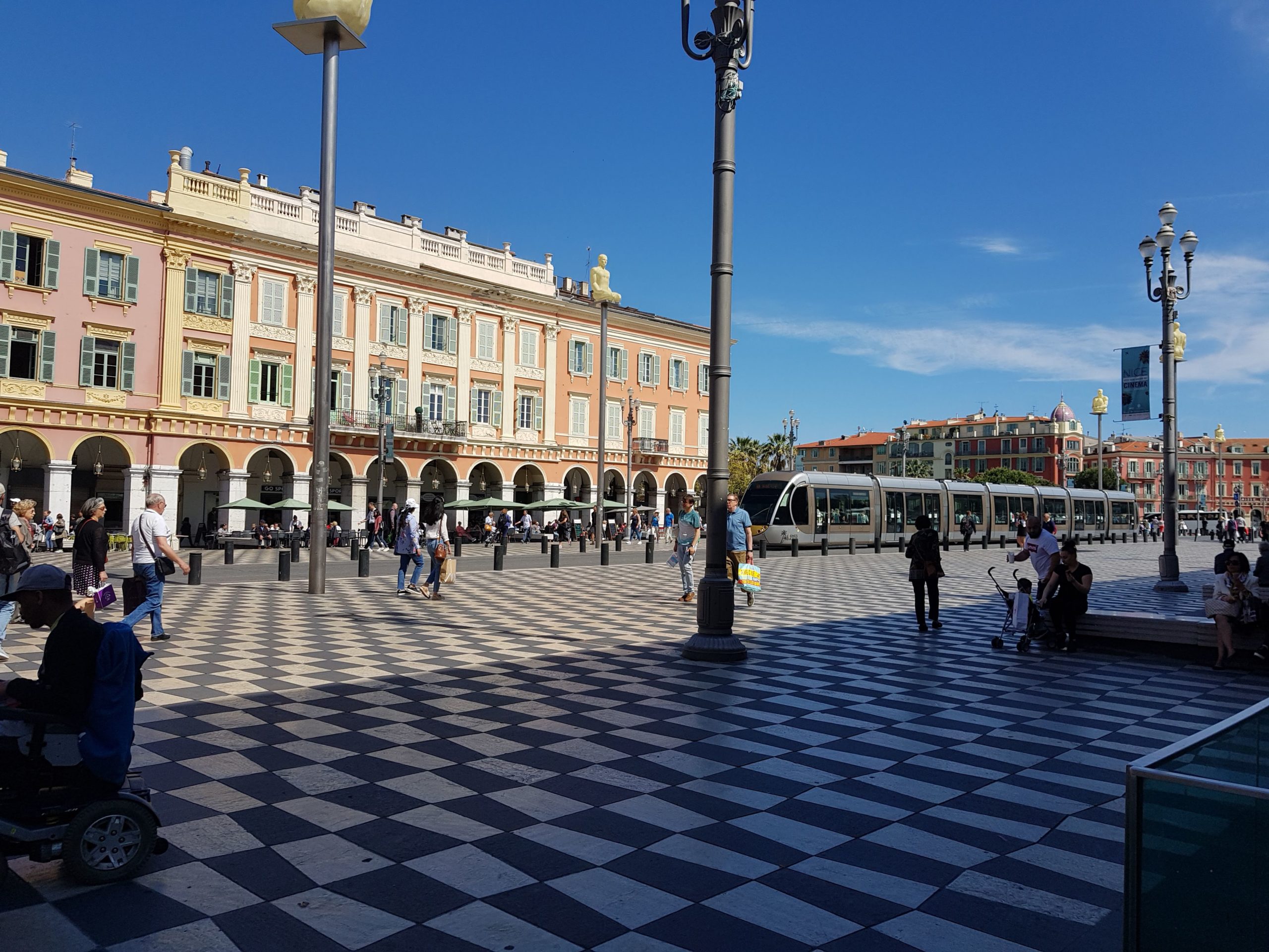 TOUR DI NIZZA – Un caposaldo della storia del Mediterraneo ed una città moderna affacciata su un mare azzurro cristallino · 6