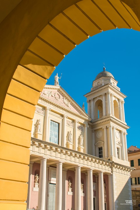 PORTO MAURIZIO & PARASIO – I colori e i profumi di un autentico borgo ligure · 2