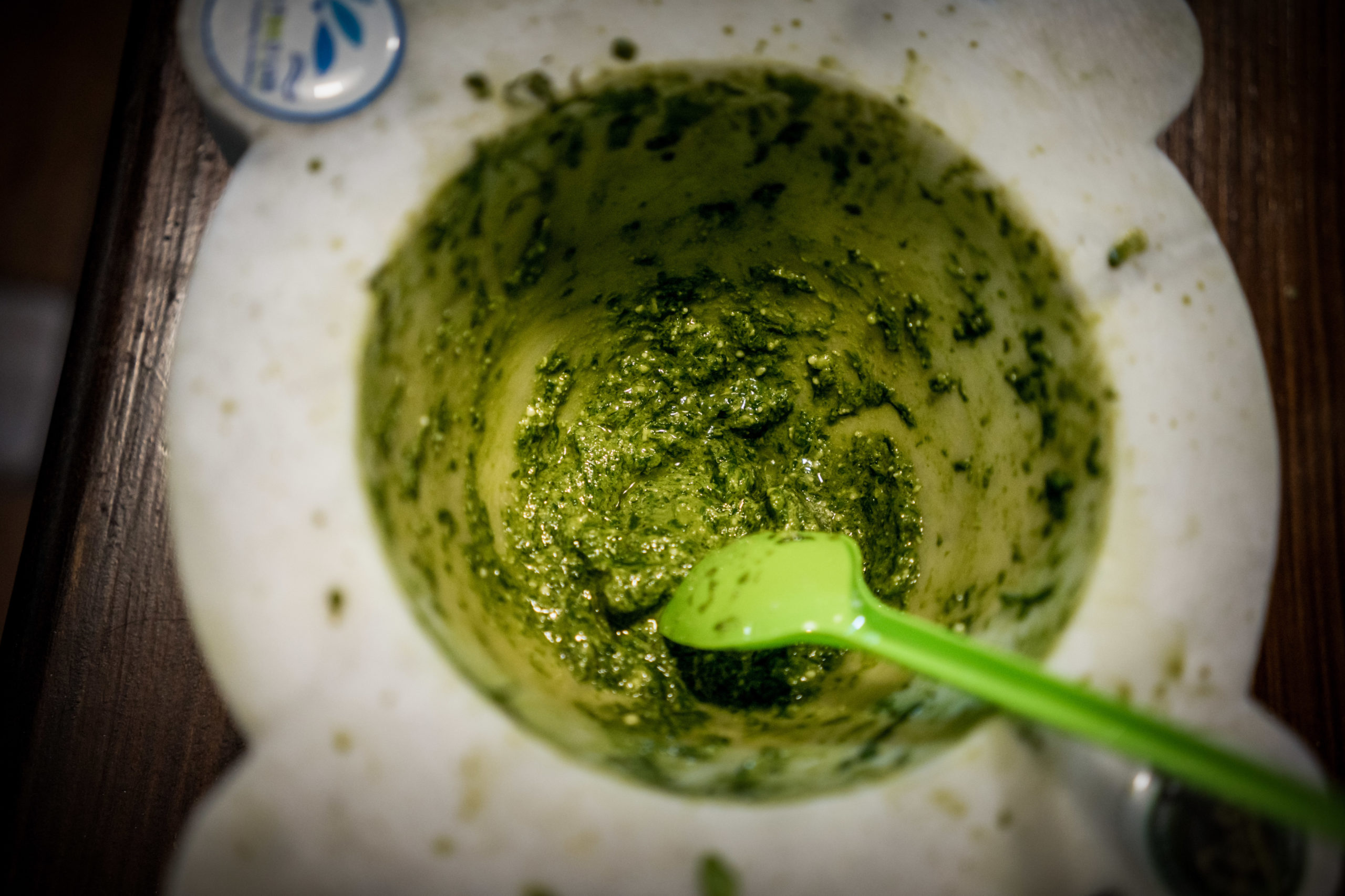 PESTO GENOVESE AL MORTAIO – Tutti i segreti per preparare il vero pesto genovese a regola d’arte · 1