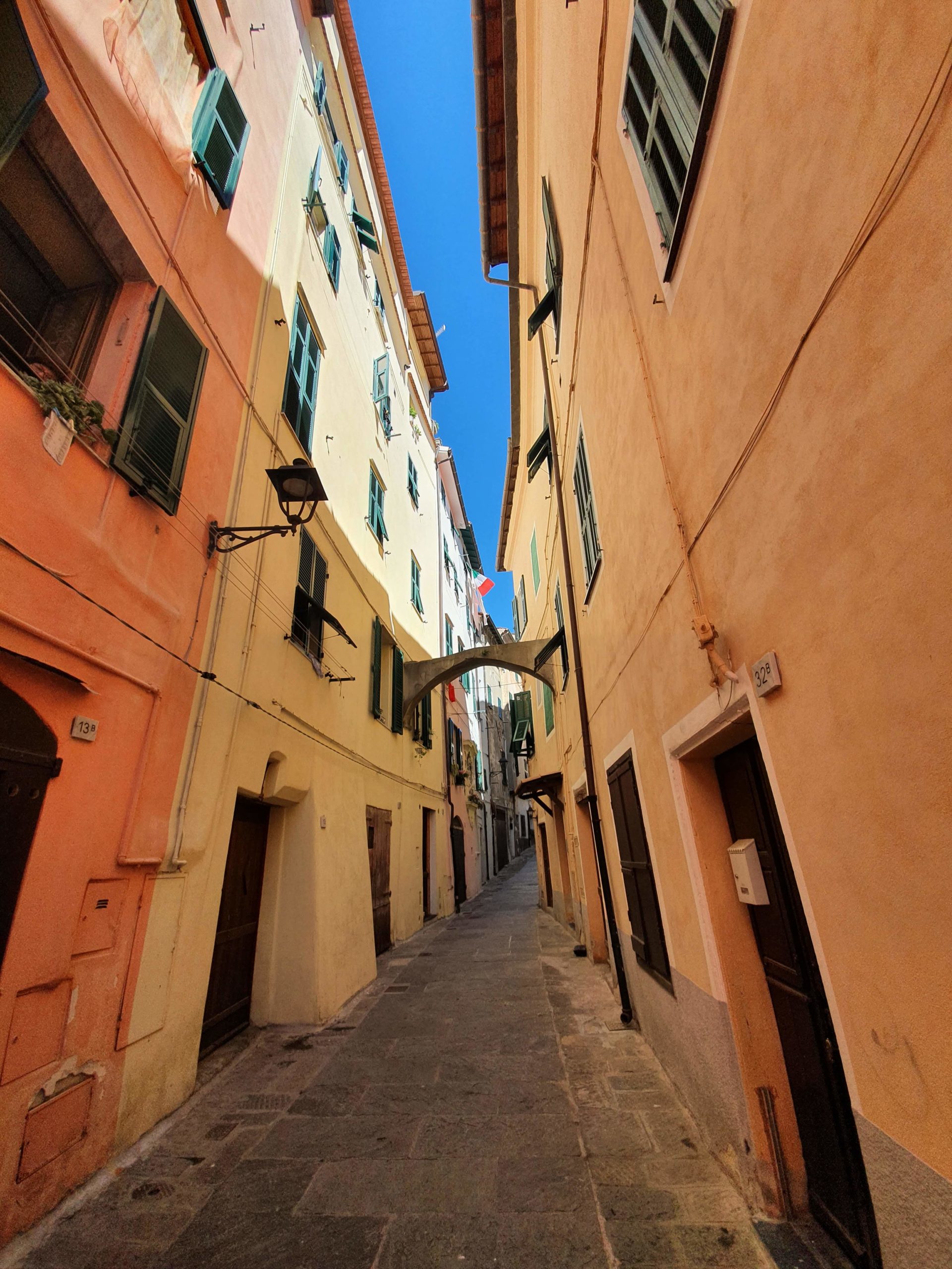 VENTIMIGLIA ALTA – Il fascino di un borgo incantevole e la bellezza delle baie nascoste. · 8