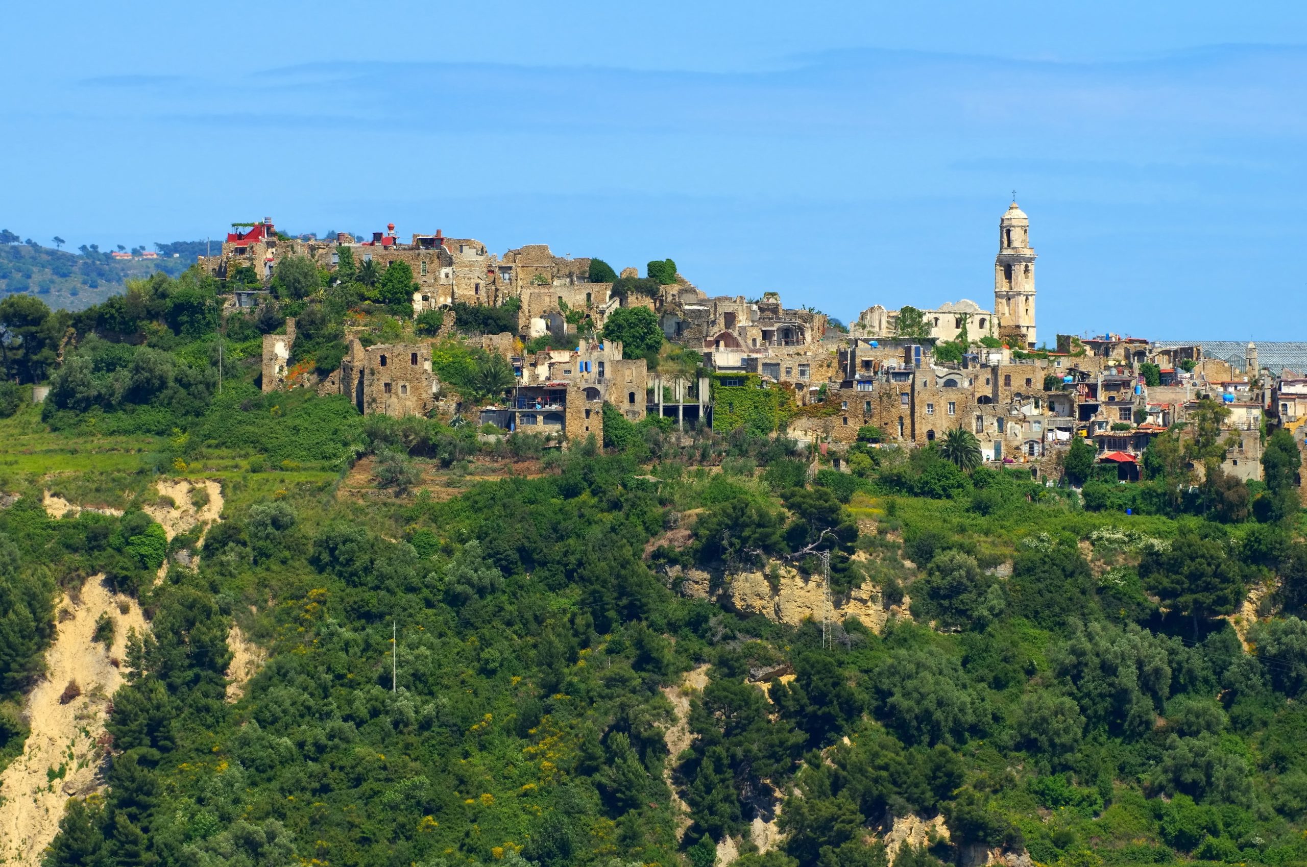 BUSSANA VECCHIA – Il villaggio fantasma che rivive con artisti ed artigiani · 1