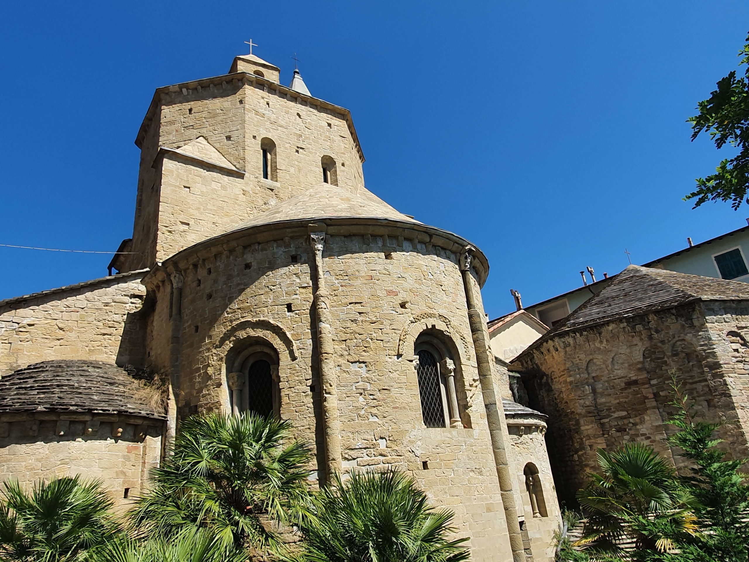 VENTIMIGLIA ALTA – Il fascino di un borgo incantevole e la bellezza delle baie nascoste. · 10