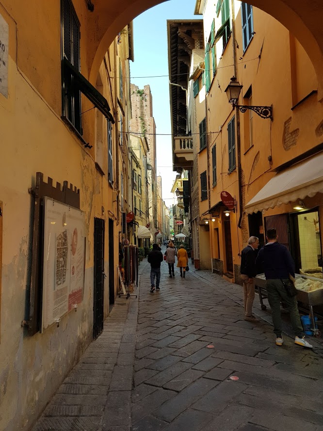 ALBENGA – Passeggiando nei secoli, vita ed emozioni di una città che sorge e risorge · 8