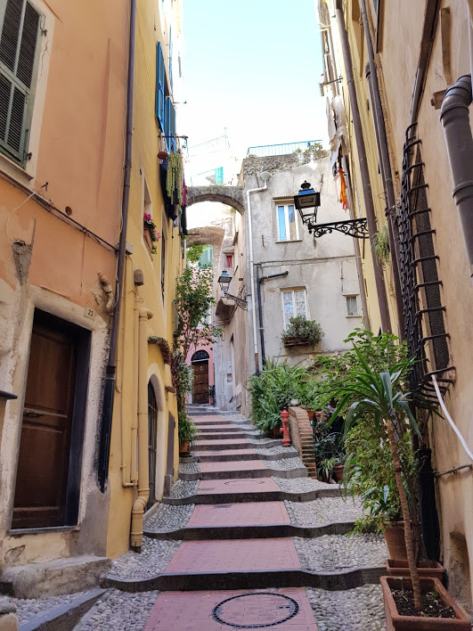 SANREMO FOOD TOUR – L’autentico street food ligure ed la magia del borgo Medioevale incantato. · 7