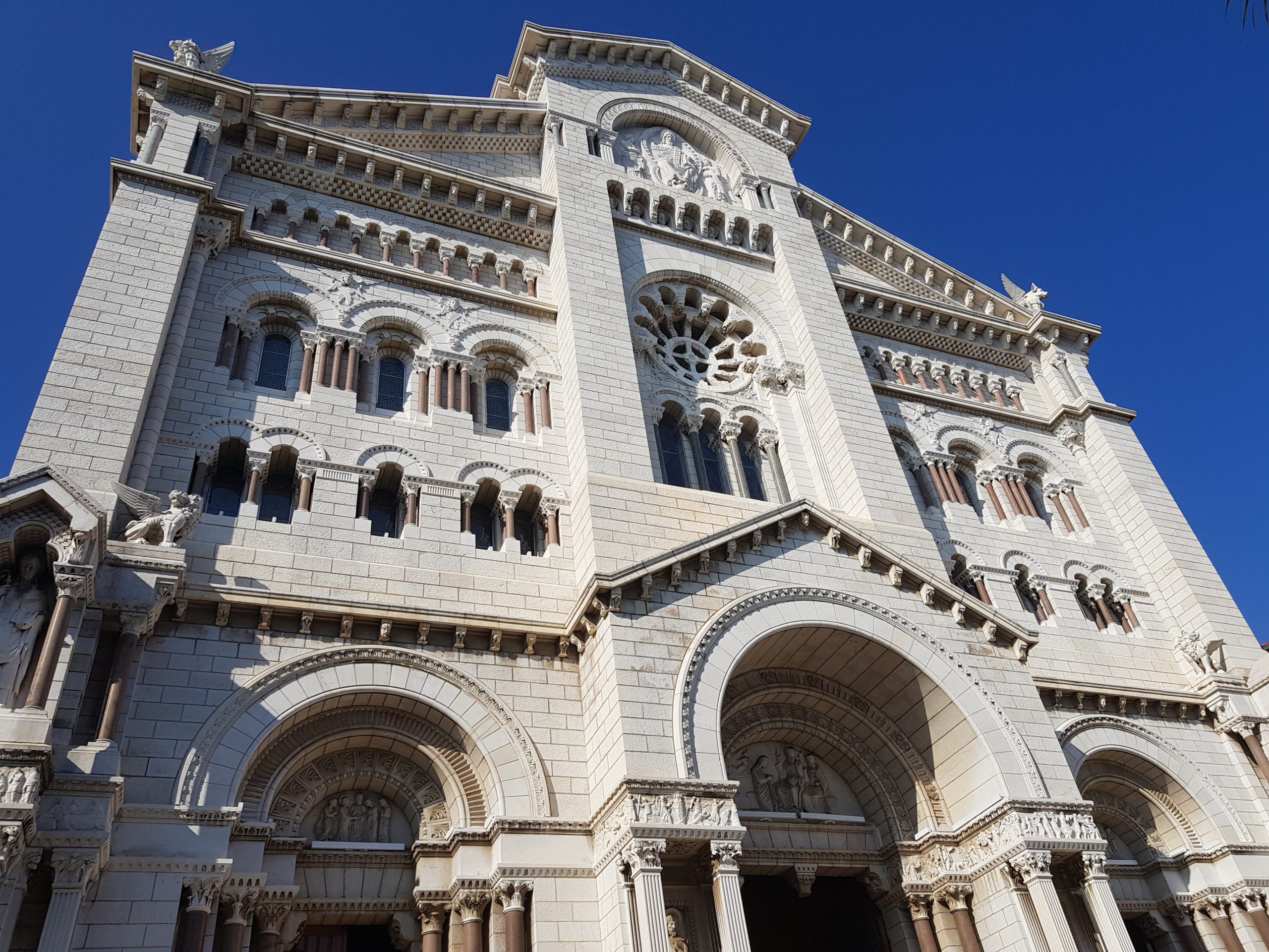 MONACO – MONTE CARLO – Vivi l’emozione di immergerti un un’atmosfera da fiaba per un giorno … · 6