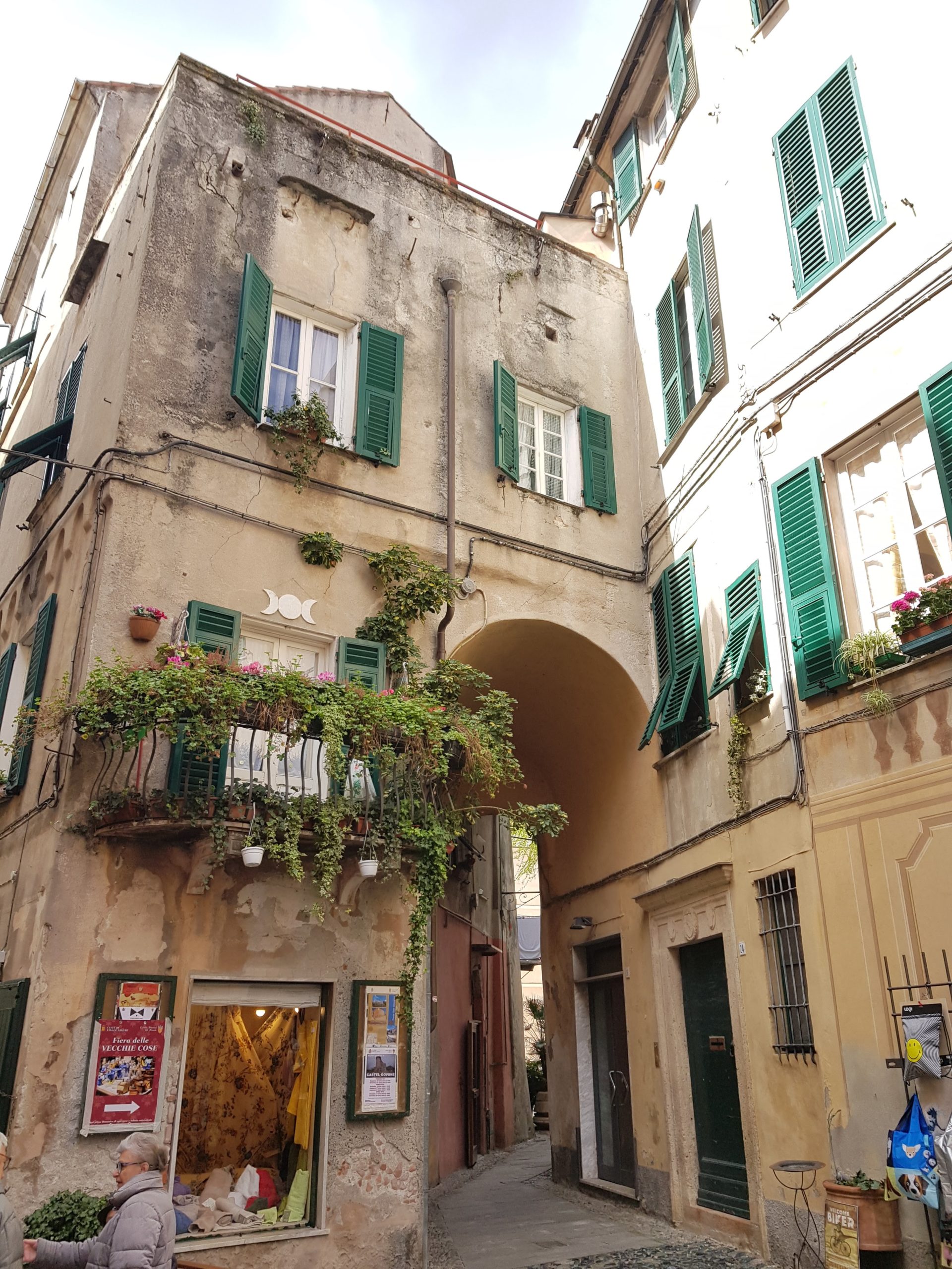 FINALBORGO, ECCEZIONE LIGURE – Il fascino di una capitale, la suggestione della bellezza · 9