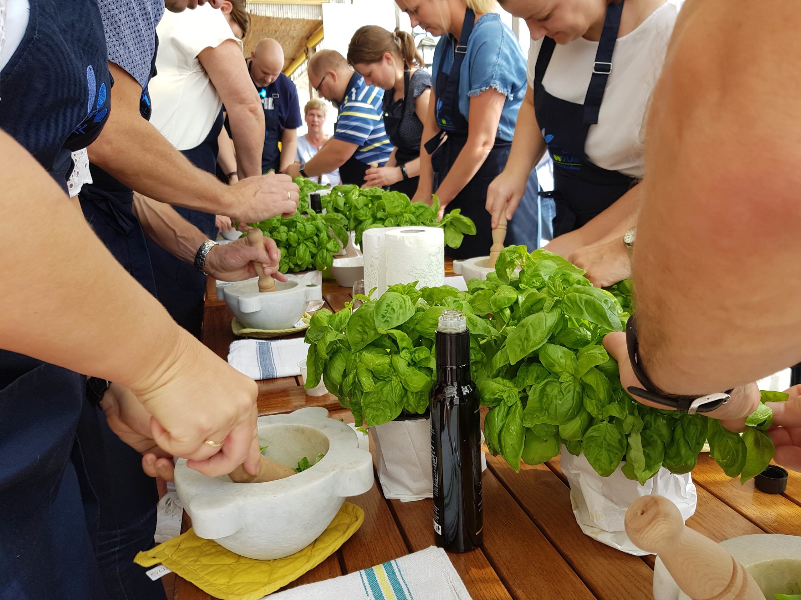 PESTO GENOVESE AL MORTAIO – Tutti i segreti per preparare il vero pesto genovese a regola d’arte · 6