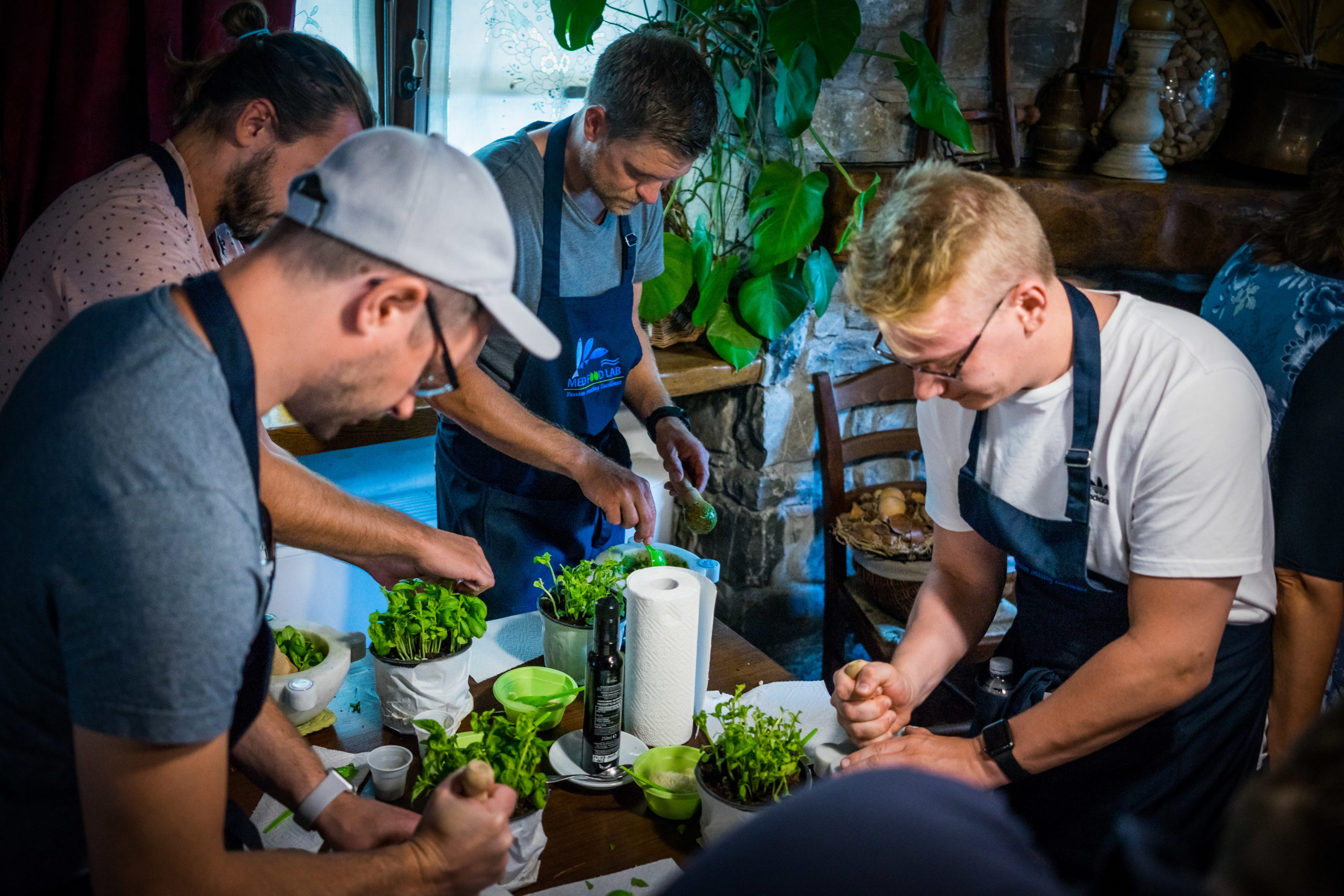 PESTO GENOVESE AL MORTAIO – Tutti i segreti per preparare il vero pesto genovese a regola d’arte · 2